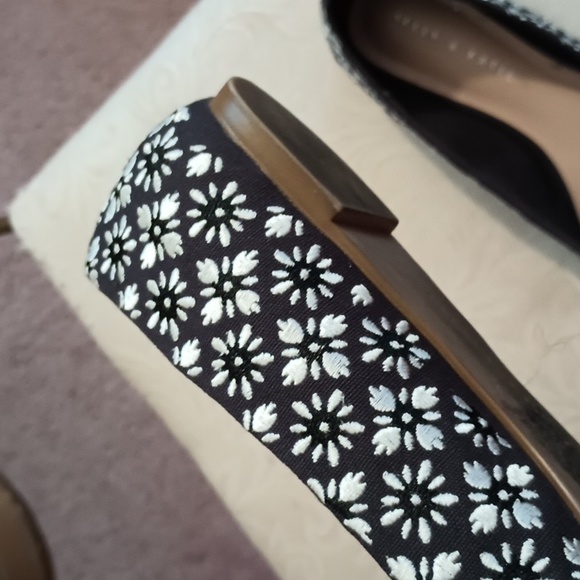 Kelly and Katie size 8 black and white flats - Picture 6 of 8